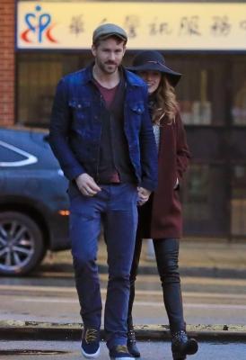 Click to view full size image
==============
blake-lively-ryan-reynolds-hold-hands-most-adorable-couple-18.jpg blake-lively-ryan-reynolds-hold-hands-most-adorable-couple-18.jpg