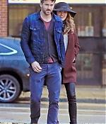 blake-lively-ryan-reynolds-hold-hands-most-adorable-couple-05.jpg