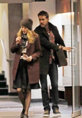 Click to view full size image
==============
blake-lively-ryan-reynolds-drop-by-moms-home-02.jpg blake-lively-ryan-reynolds-drop-by-moms-home-02.jpg