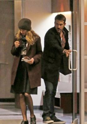 Click to view full size image
==============
blake-lively-ryan-reynolds-drop-by-moms-home-08.jpg blake-lively-ryan-reynolds-drop-by-moms-home-08.jpg