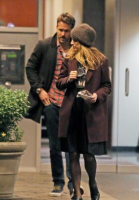 Click to view full size image
==============
blake-lively-ryan-reynolds-drop-by-moms-home-09.jpg blake-lively-ryan-reynolds-drop-by-moms-home-09.jpg