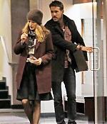 blake-lively-ryan-reynolds-drop-by-moms-home-02.jpg