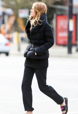 Click to view full size image
==============
blake-lively-pulling-all-nighters-07.jpg blake-lively-pulling-all-nighters-07.jpg
