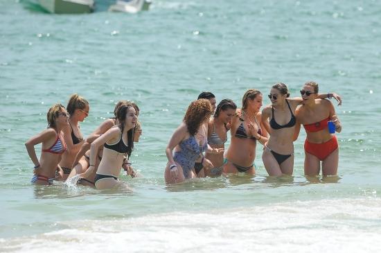 Click to view full size image
==============
Blake_Lively__282529.jpg Blake_Lively__282529.jpg