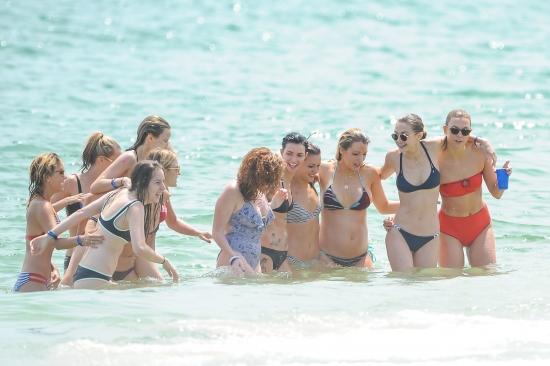 Click to view full size image
==============
Blake_Lively__283029.jpg Blake_Lively__283029.jpg