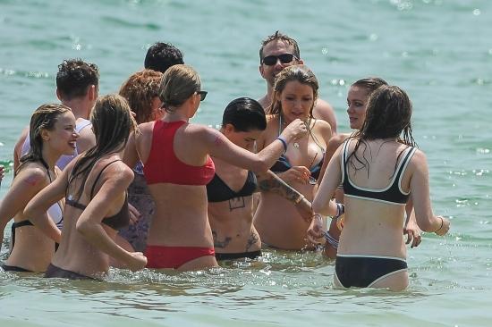 Click to view full size image
==============
Taylor_Swift2C_PicturePub2C_2016-07-03_2811329.jpg Taylor_Swift2C_PicturePub2C_2016-07-03_2811329.jpg