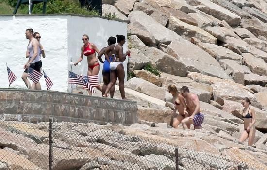 Click to view full size image
==============
Taylor_Swift_34.jpg Taylor_Swift_34.jpg