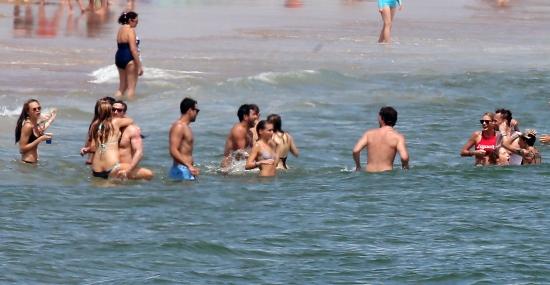 Click to view full size image
==============
Taylor_Swift_41.jpg Taylor_Swift_41.jpg