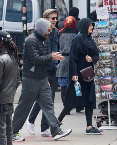 blake-lively-and-ryan-reynolds-out-and-about-in-new-york-03-30-2017_3.jpg
