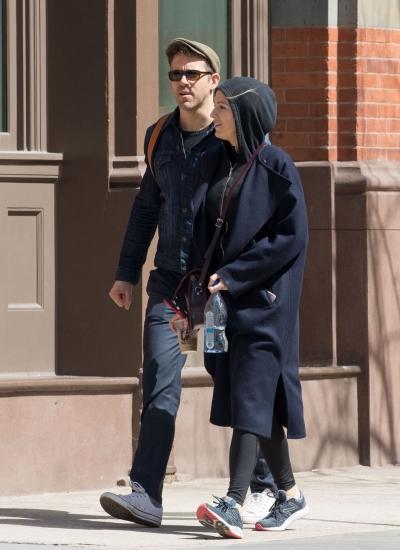 blake-lively-and-ryan-reynolds-out-and-about-in-new-york-03-30-2017_9.jpg