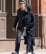 blake-lively-and-ryan-reynolds-out-and-about-in-new-york-03-30-2017_9.jpg