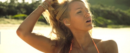 theshallows-blakelively-00451.jpg