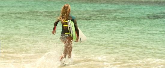 theshallows-blakelively-00487.jpg