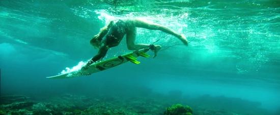 theshallows-blakelively-00531.jpg
