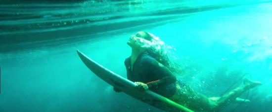 theshallows-blakelively-00552.jpg