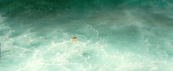 theshallows-blakelively-00561.jpg