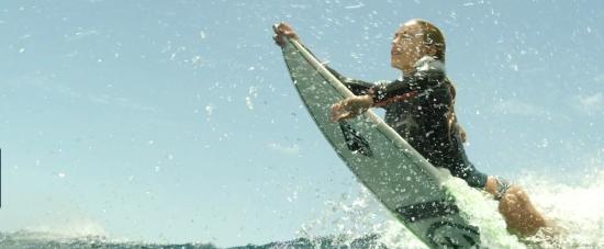 theshallows-blakelively-00573.jpg