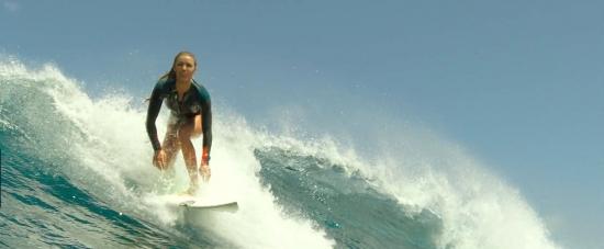 theshallows-blakelively-00736.jpg