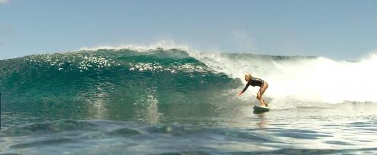 theshallows-blakelively-00740.jpg