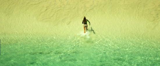 theshallows-blakelively-00838.jpg