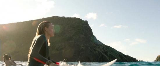 theshallows-blakelively-01101.jpg
