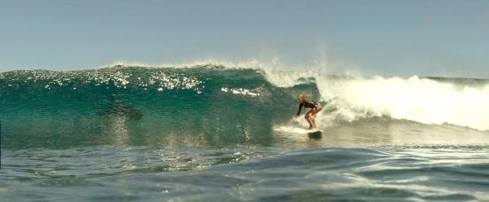theshallows-blakelively-01314.jpg