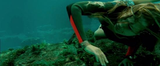 theshallows-blakelively-01332.jpg