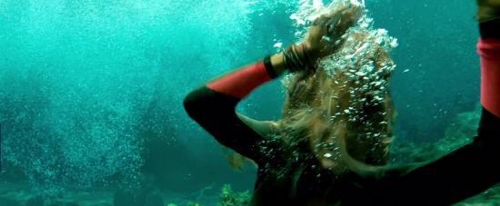 theshallows-blakelively-01335.jpg