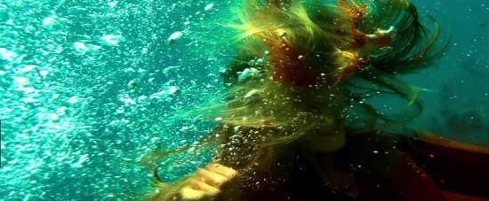 theshallows-blakelively-01367.jpg