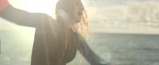 theshallows-blakelively-01486.jpg