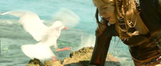 theshallows-blakelively-01646.jpg