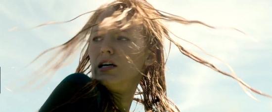theshallows-blakelively-01699.jpg