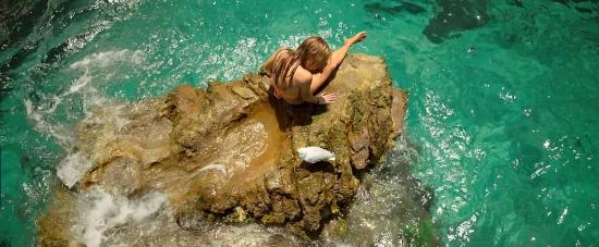theshallows-blakelively-01963.jpg