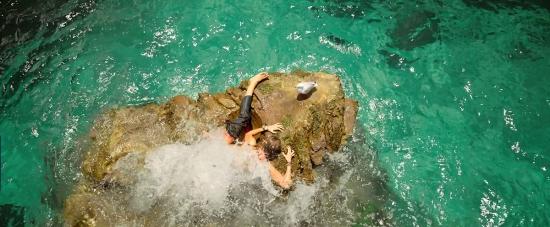 Click to view full size image
==============
theshallows-blakelively-01977.jpg theshallows-blakelively-01977.jpg