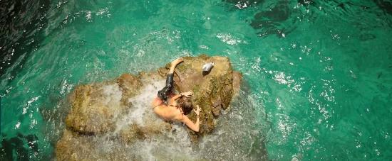 Click to view full size image
==============
theshallows-blakelively-01978.jpg theshallows-blakelively-01978.jpg