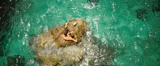 theshallows-blakelively-01981.jpg