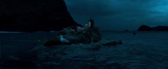 theshallows-blakelively-02052.jpg