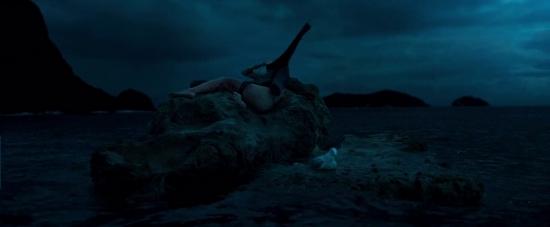 theshallows-blakelively-02135.jpg