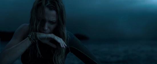 theshallows-blakelively-02289.jpg
