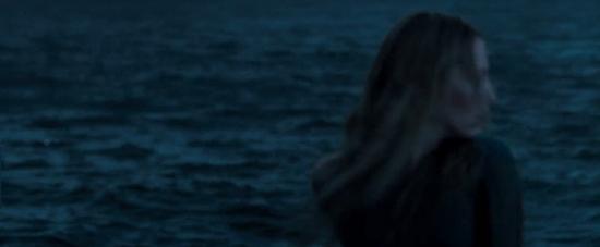 theshallows-blakelively-02312.jpg