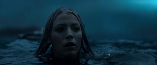 theshallows-blakelively-02422.jpg