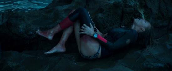theshallows-blakelively-02441.jpg
