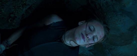 theshallows-blakelively-02446.jpg