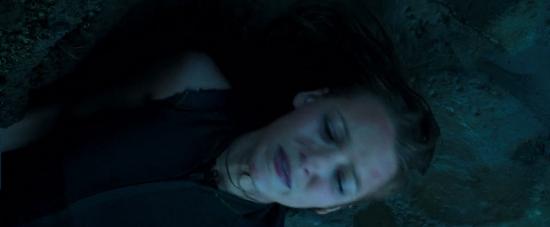 theshallows-blakelively-02454.jpg