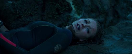 theshallows-blakelively-02465.jpg