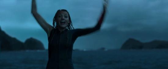 theshallows-blakelively-02545.jpg
