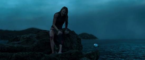 theshallows-blakelively-02575.jpg