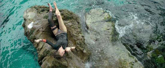 theshallows-blakelively-02826.jpg