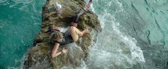 theshallows-blakelively-02848.jpg