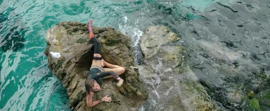 theshallows-blakelively-02859.jpg